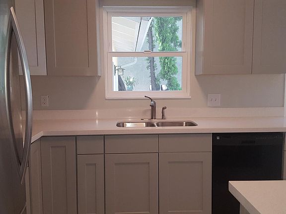 4th image of 4321 Raymond Ave