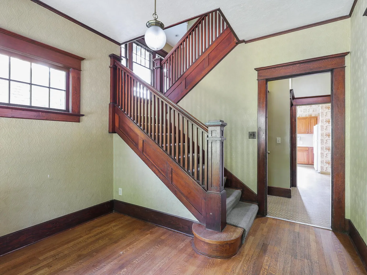 8 bed, 2300 sqft, $11,000 — Photo 2