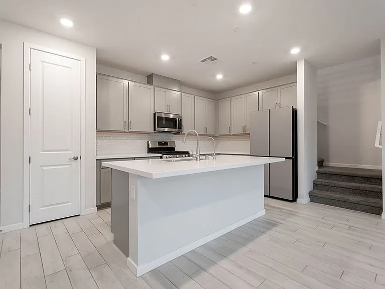 11620 Desert Hollow Ave — Photo 7