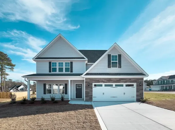 112 Leach Creek Dr, Raeford, NC 28376