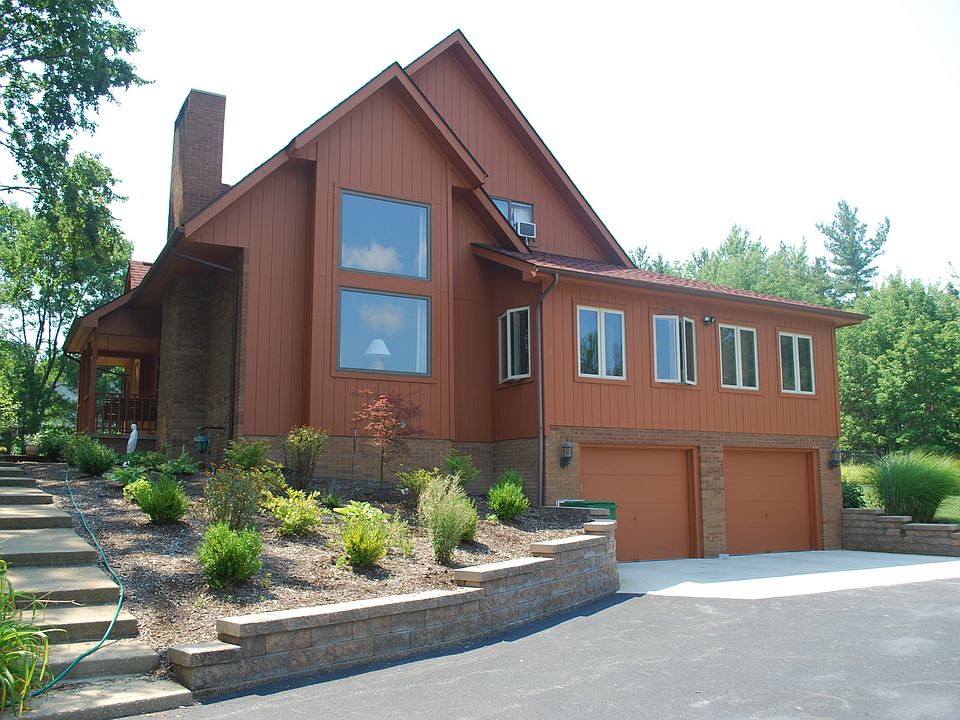 Driveway view of house