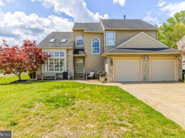 30 Long Bow Dr, Sewell, NJ 08080