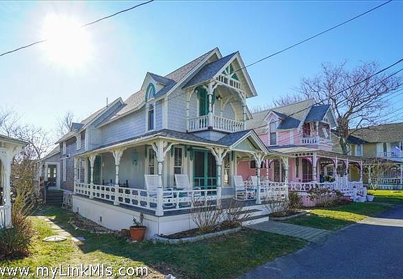 3rd image of 10 Pequot Ave