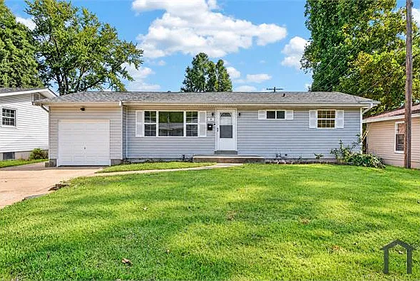 3 bed, 988 sqft, $1,795 — Photo 1
