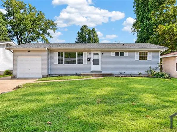 30 Cortez Dr, Florissant, MO 63031