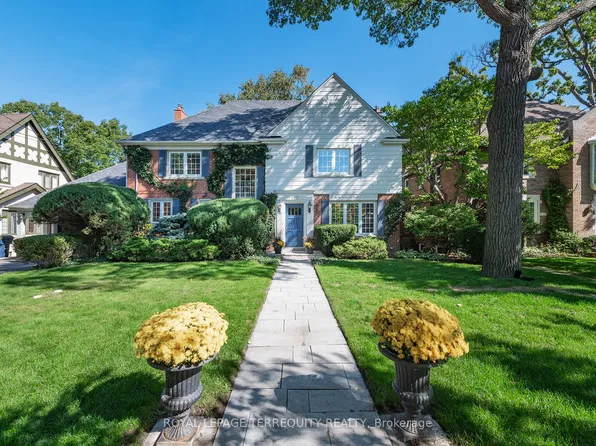 223 Riverside Dr, Toronto, ON M6S 4A8