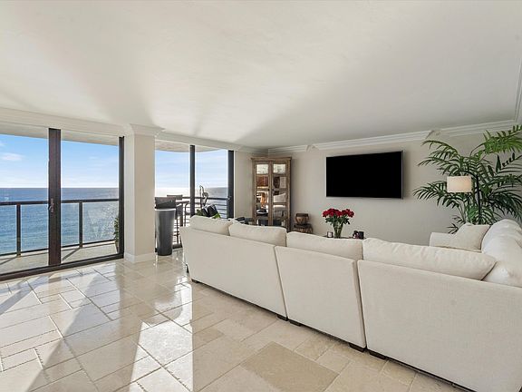4th image of 250 S Ocean Boulevard #14e