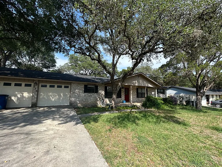 826 Timber Dr — Photo 1