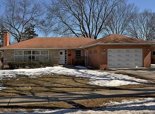 371 Cambridge Rd, Des Plaines, IL 60016