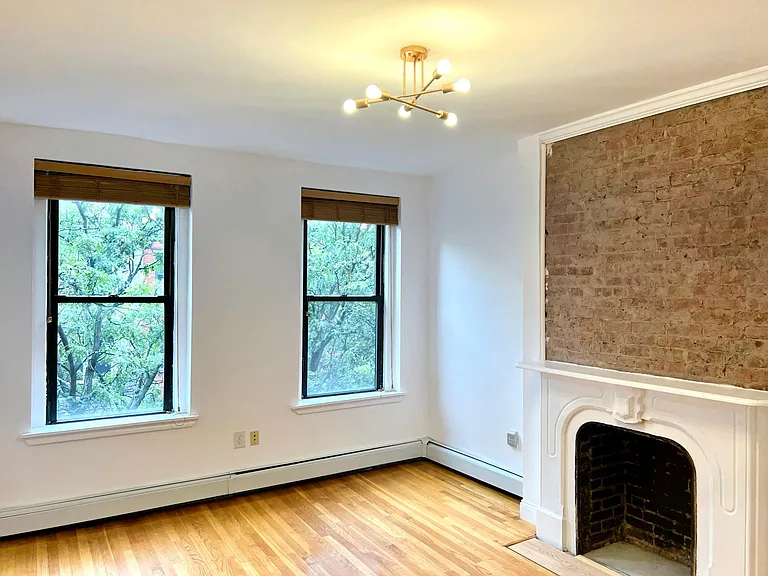 208 7th St #3L — Photo 3