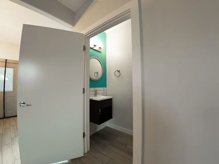 Downstairs 1/2 bath
