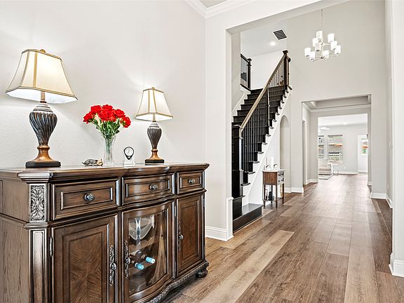 4th image of 1305 Redbrick Ln