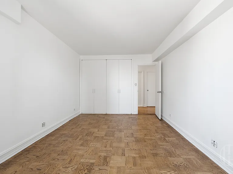200 E 71st St #21A — Photo 16