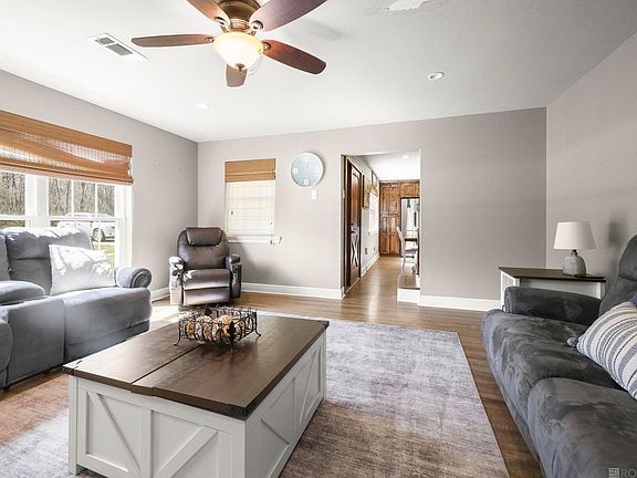 3rd image of 45340 Gold Place Rd