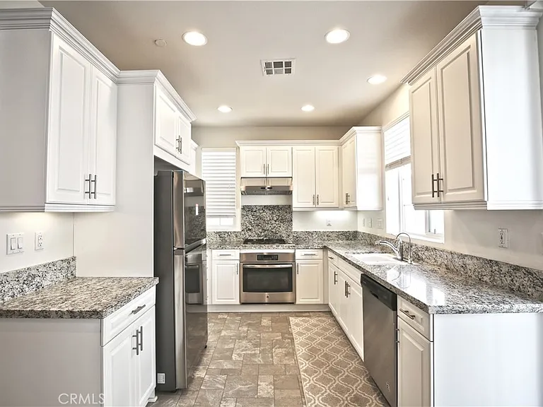 683 Huron Pl — Photo 4