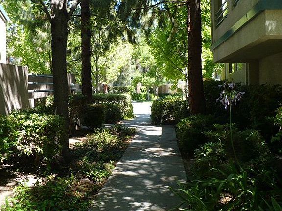 2nd image of 426 Galleria Dr APT 4