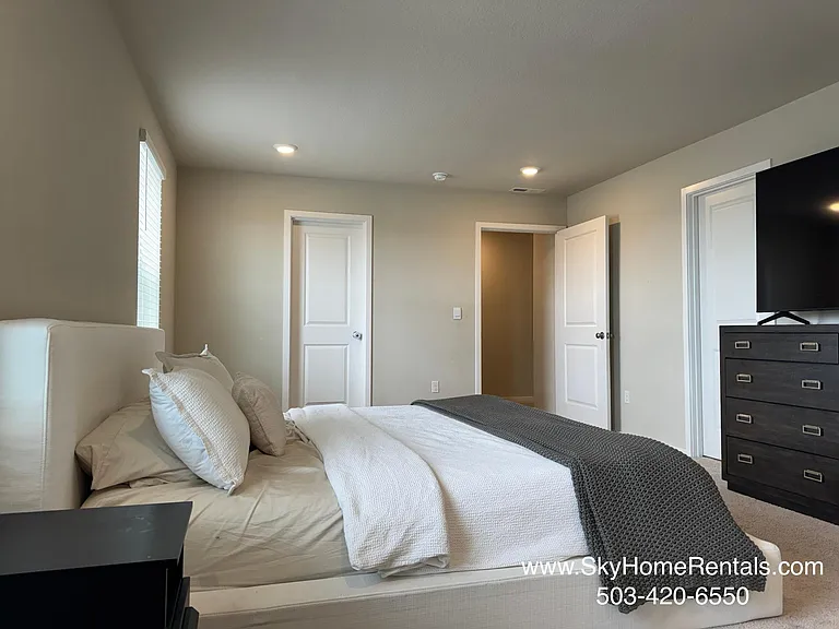 4832 Skylab Ave NE — Photo 15