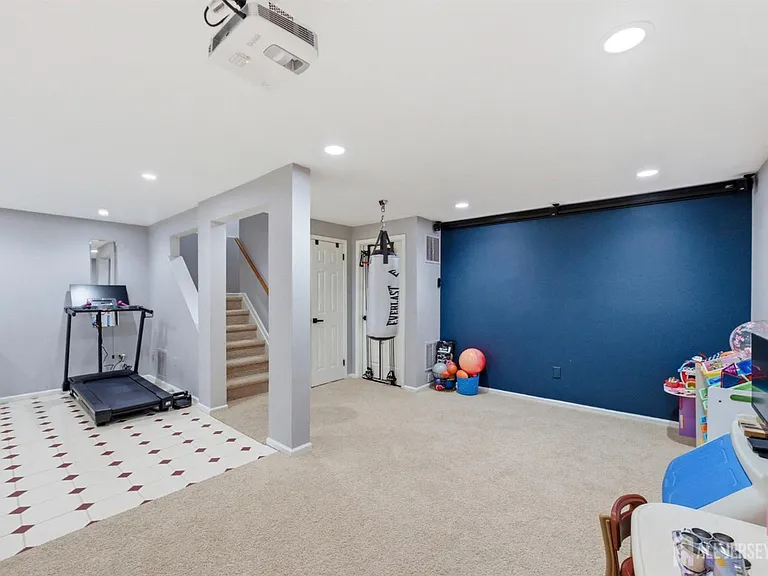 3 Dorchester Dr — Photo 30