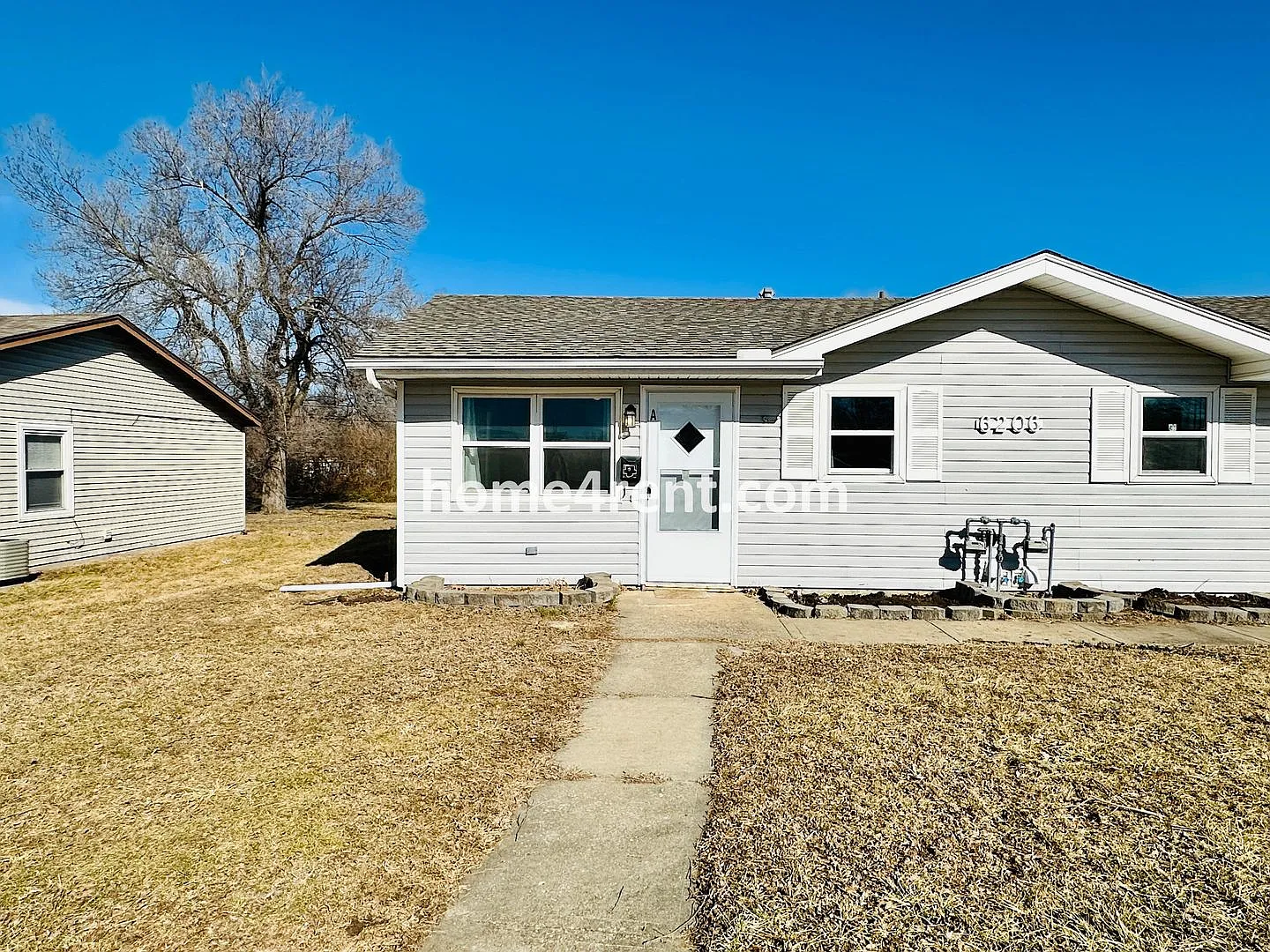 Two Bedroom Ranch Style Duplex Home in Grandview - Featuring Plenty of Natural Light, Fenced Yard... — Photo 3