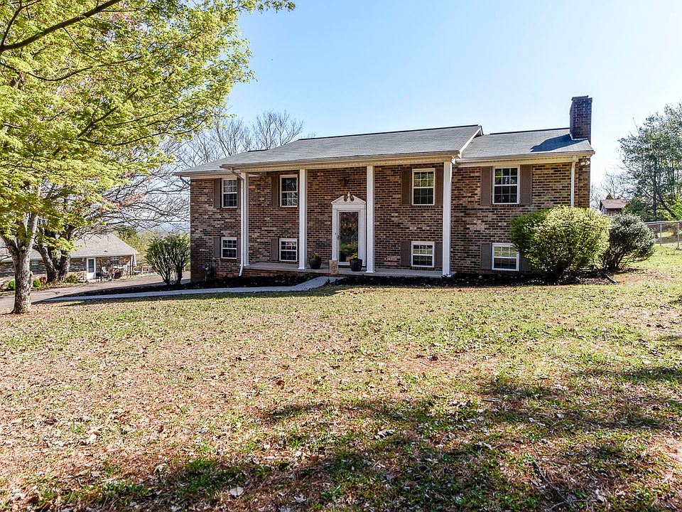 1st image of 835 Greenwich Dr