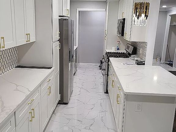 2nd image of 65-15 Alderton St APT 2G