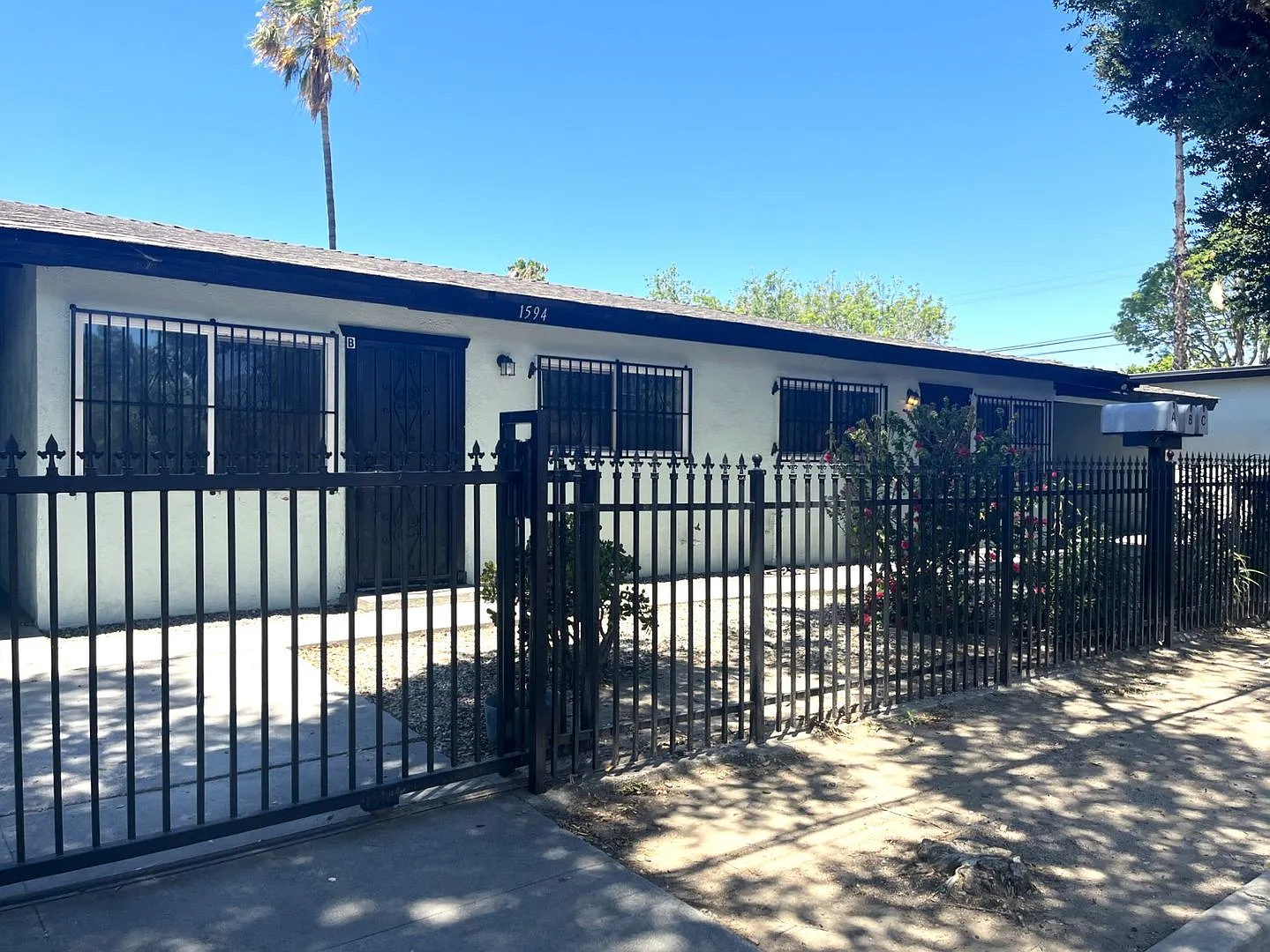 RV T 1594 B&C Sepulveda Ave — Photo 3