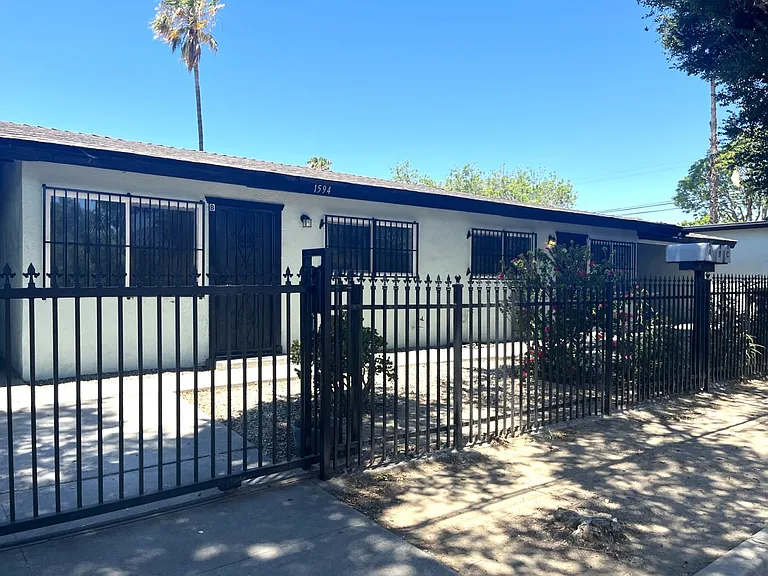 RV T 1594 B&C Sepulveda Ave — Photo 3