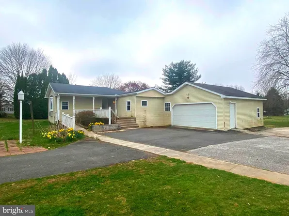 1346 Hilltown Rd, Biglerville, PA 17307