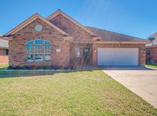 54 Tangerine Ct, Lake Jackson, TX 77566