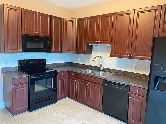 5th image of 173 Alexander Woods Dr