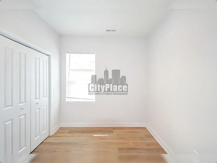 1135 W 21st St — Photo 11