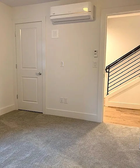 901 W McGraw St — Photo 15