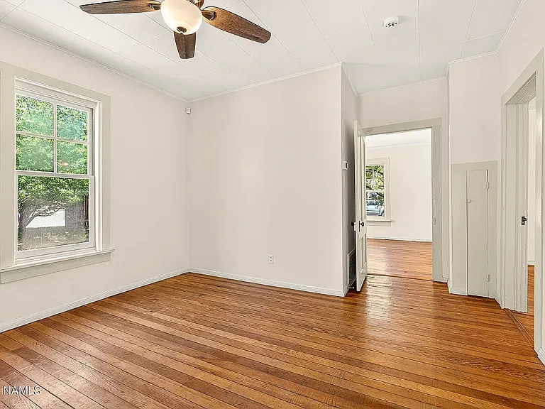 725 W Summit Ave — Photo 12