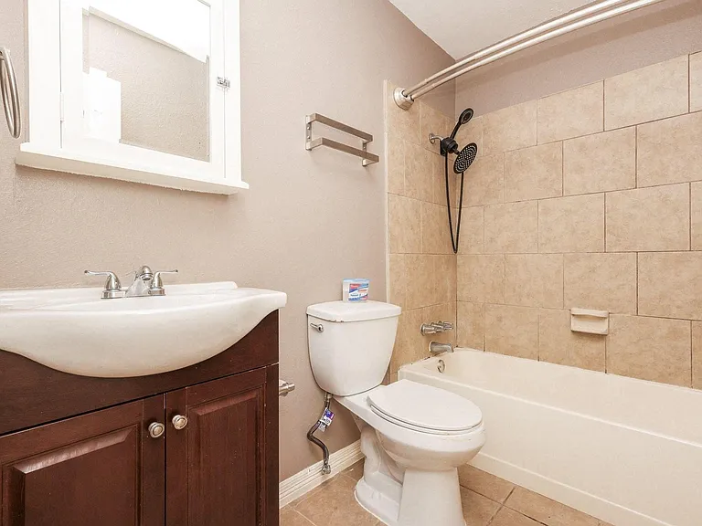 2919 Wentworth St #C — Photo 19