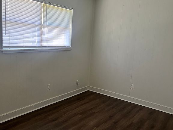 5th image of 2224 Oakland Dr