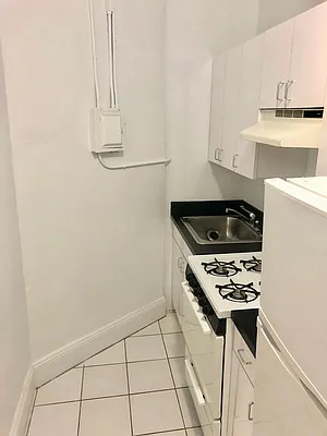 Rented by Avenues Real Estate | media 3