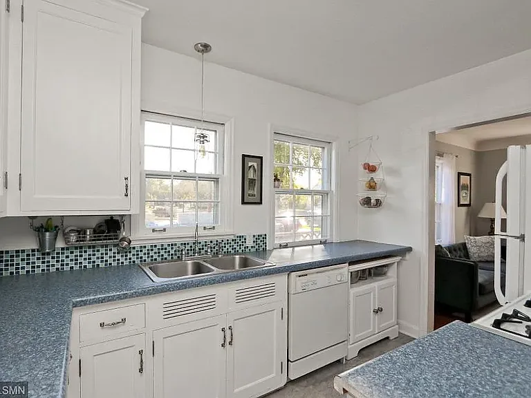 1119 Van Buren Ave — Photo 11