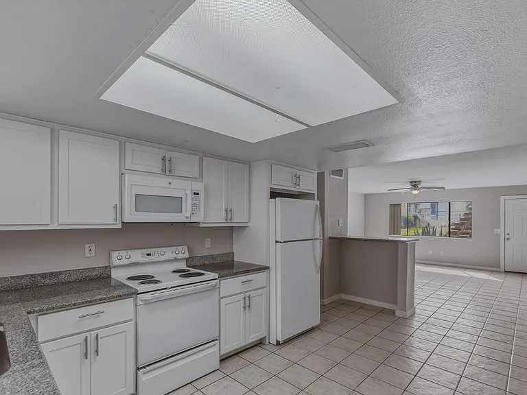 3308 W Loma Ln — Photo 10