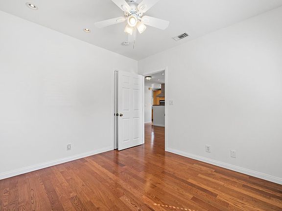 4th image of 545 Hargrave St