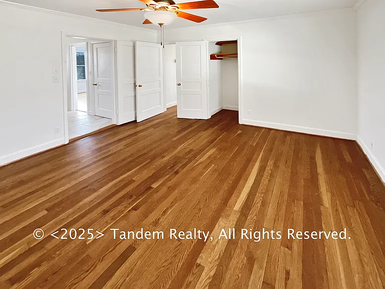 5049 Brevity Ln #5049 — Photo 8