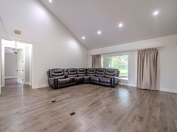 5th image of 245 Nellie Ln