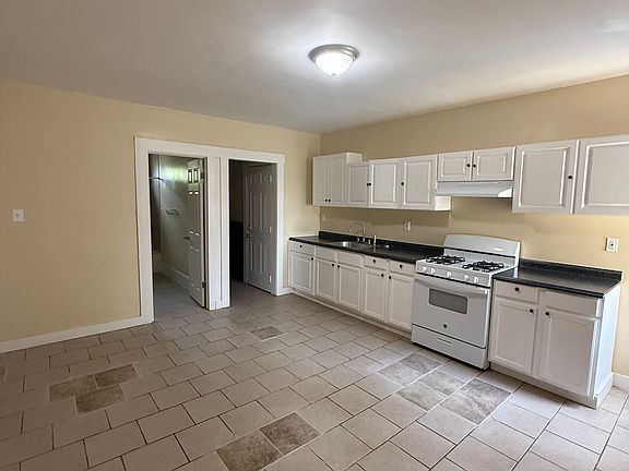 4th image of 133 Orchard St #B