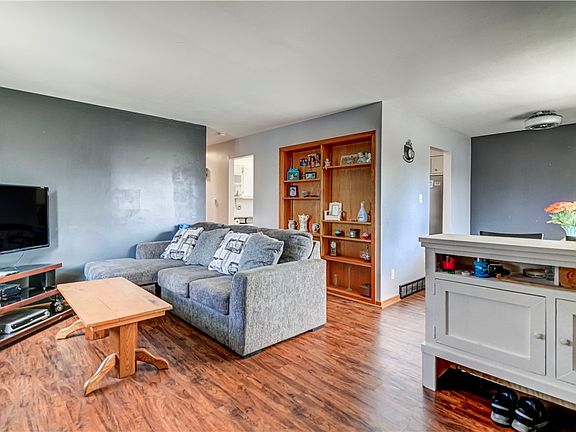 4th image of 5 E Pepperidge Ct