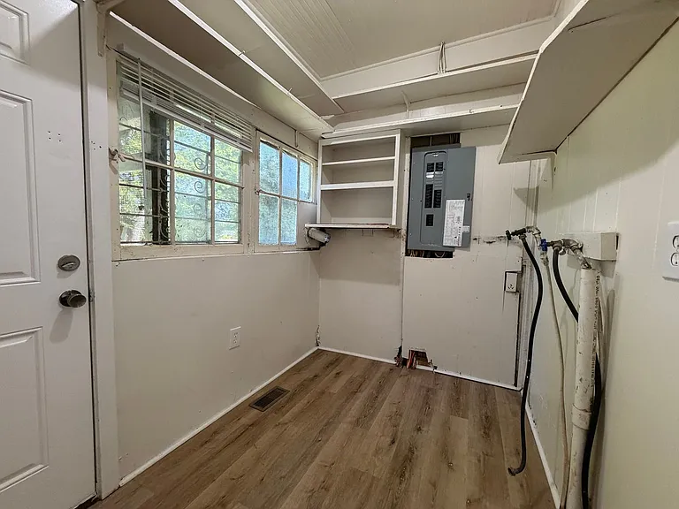 918 Darlington Way SW — Photo 9