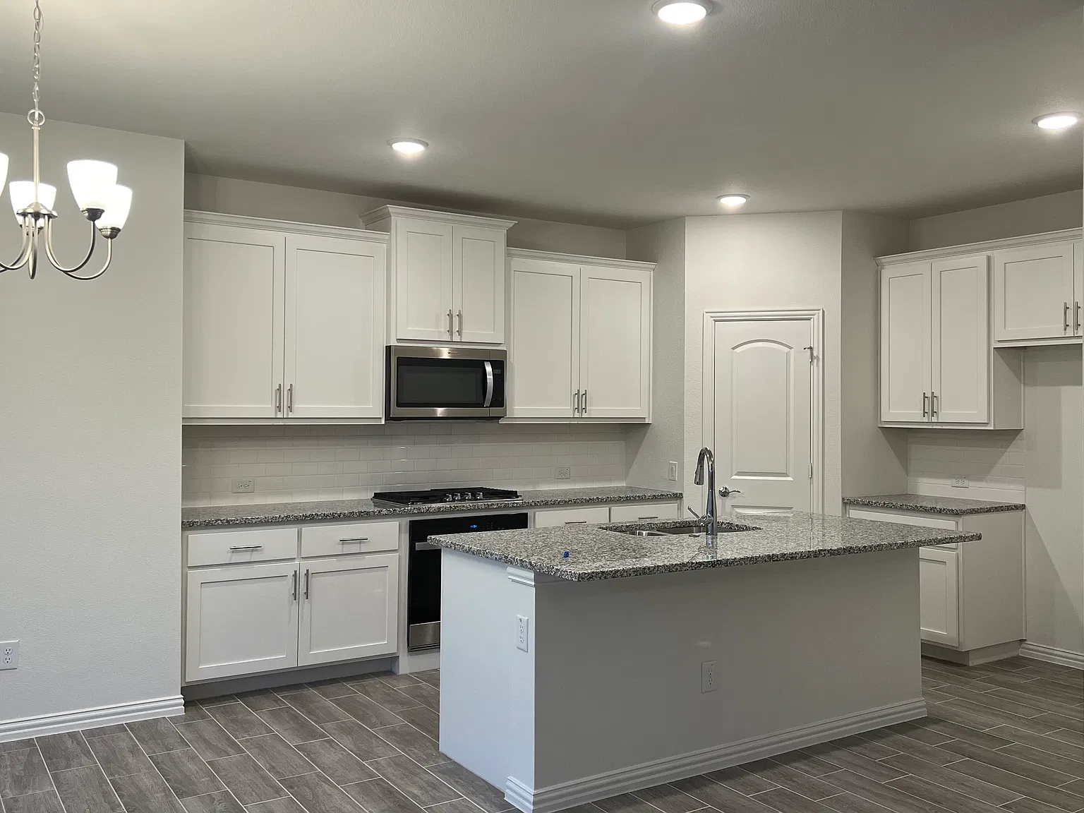 3 bed, 1593 sqft, $2,200 — Photo 4