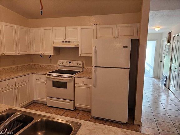 3rd image of 3844 Hillandale St
