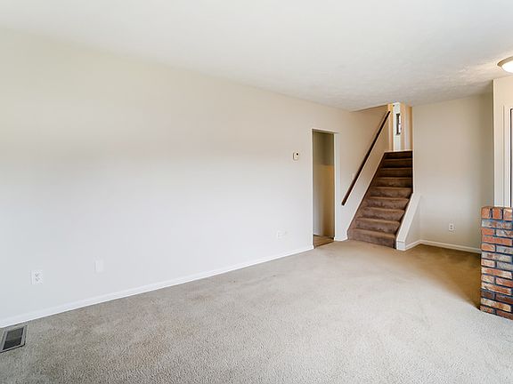3rd image of 5835 Liberty Fairfield Rd
