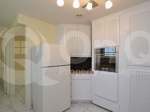 5th image of 3004 W Solano Dr N