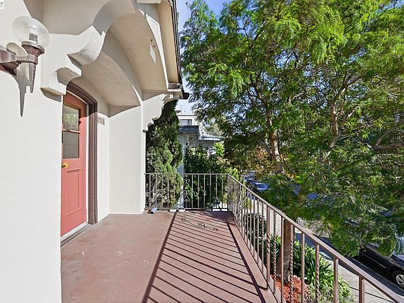 5th image of 206 Perkins St