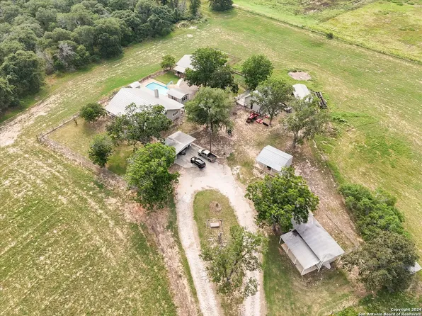 4843 FM 539, Floresville, TX 78114